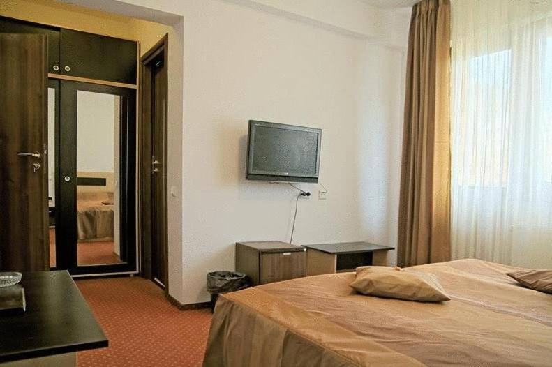 Flora Alpina Hotel Azuga Eksteriør billede